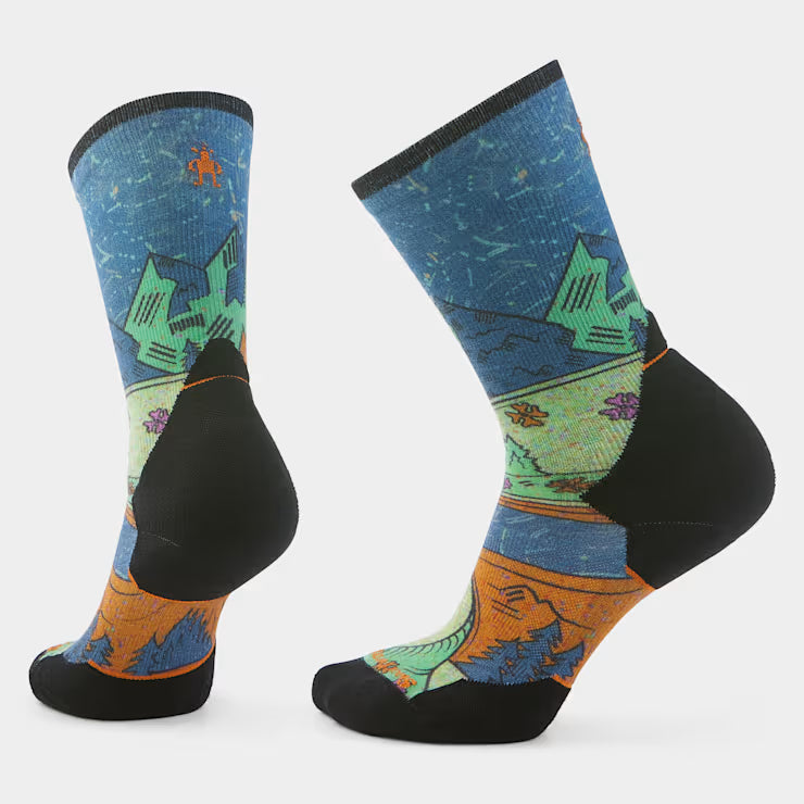 Women's Trail Run Mountain Print Crew Socks image 0