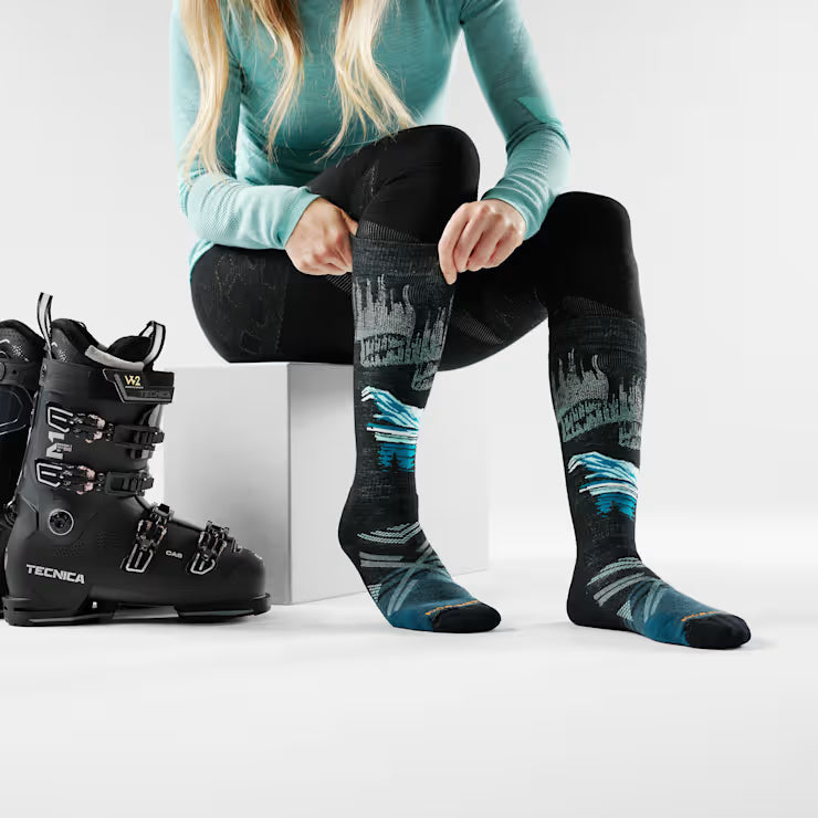 Women's Ski Alpine Auroras Over The Calf Socks image 1